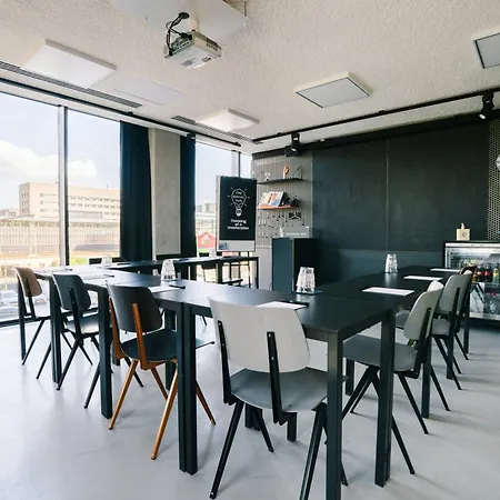 Hotel The Social Hub Extended 4*